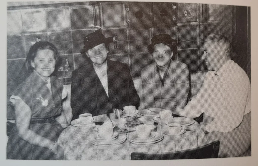 Frauen der ersten Stunde - Agnes Kneher, Hedwig Beilharz, Gertrud Weizäcker (von rechts)